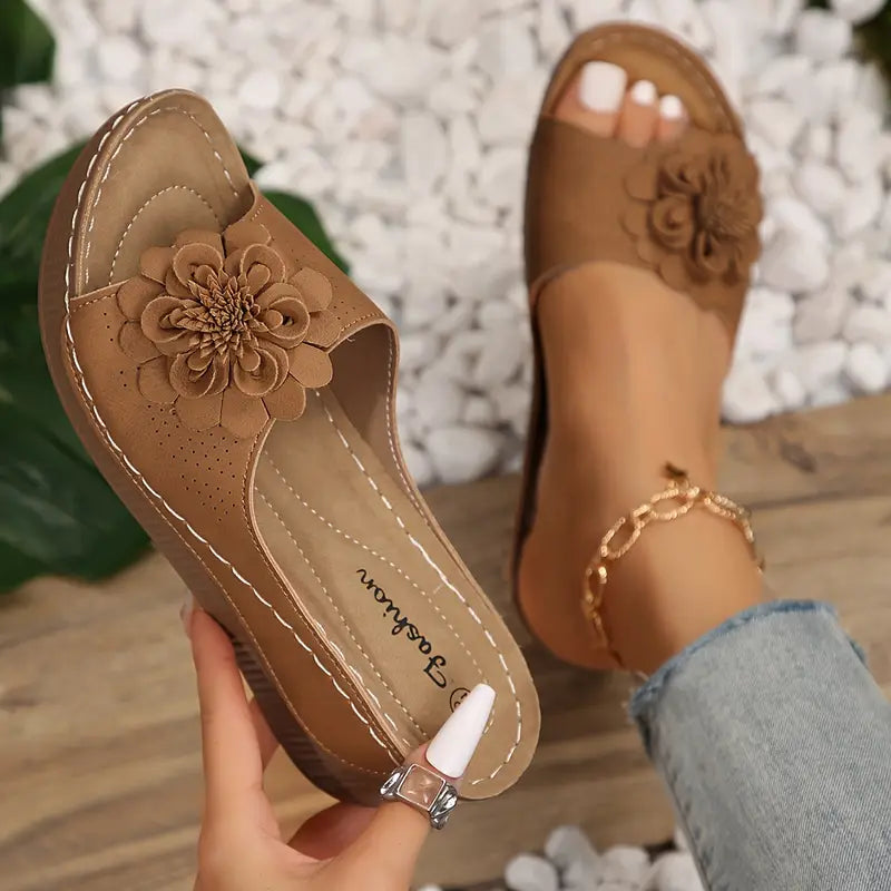 Indy™ | Stilfulde Blomstrede Slip-On Kilesandaler